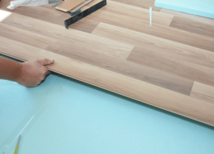 Laminat verlegen mit Trittschalldämmung